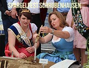 Spargelfest in Schrobenhausen Ehrengast ist in diesem Jahr Senta Auth (Bürgermeisterin Veronika Brunner in der BR-Serie „Dahoam is Dahoam") (©Foto:Martin Schmitz)